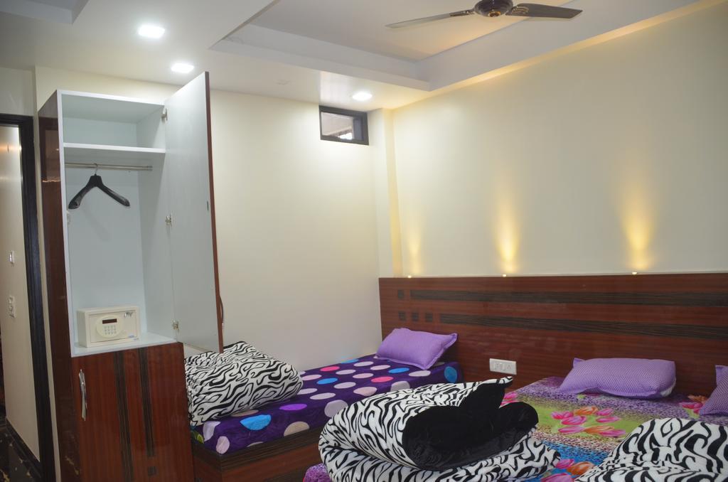 ホテル Goel Residency デリー 部屋 写真