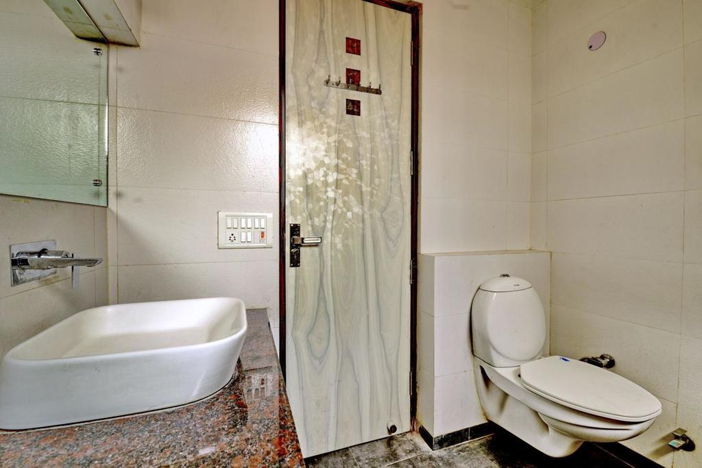ホテル Goel Residency デリー エクステリア 写真