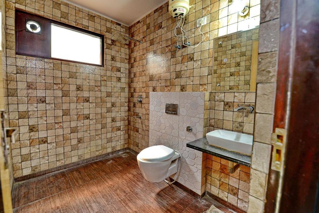 ホテル Goel Residency デリー エクステリア 写真