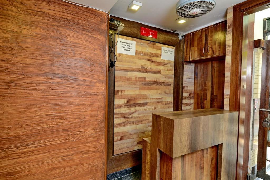 ホテル Goel Residency デリー エクステリア 写真
