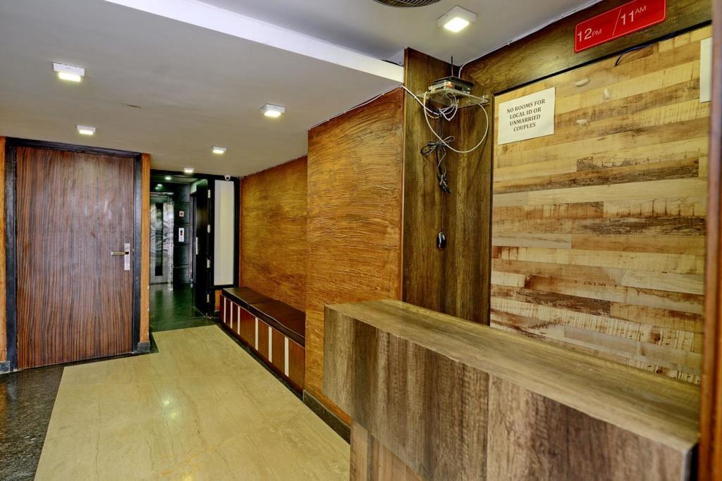ホテル Goel Residency デリー エクステリア 写真